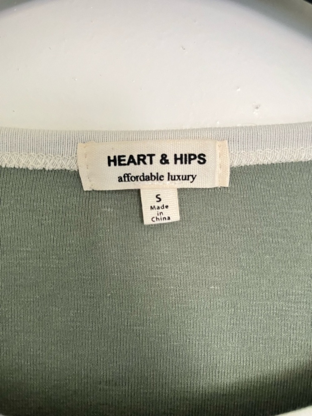 Hearts and Hips olive Green Cropped Long-Sleeve Top with Cream Trim - Women - Picture 3 of 5